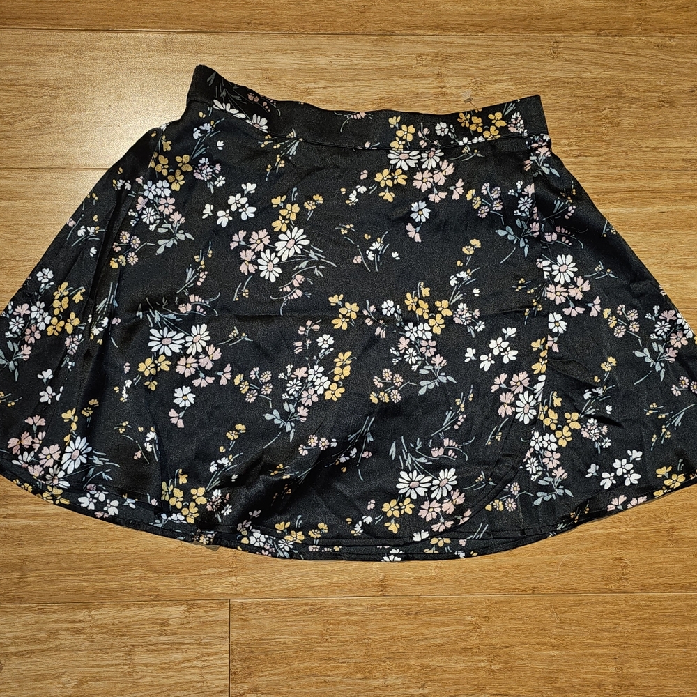 Abercrombie Girls Size 15/16 Floral Skater Satin Skort in Black - Like New